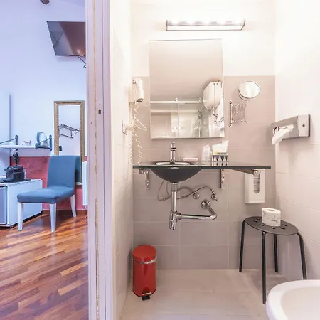 ゲストハウス In Bb - Skylight Double In History House ローマ